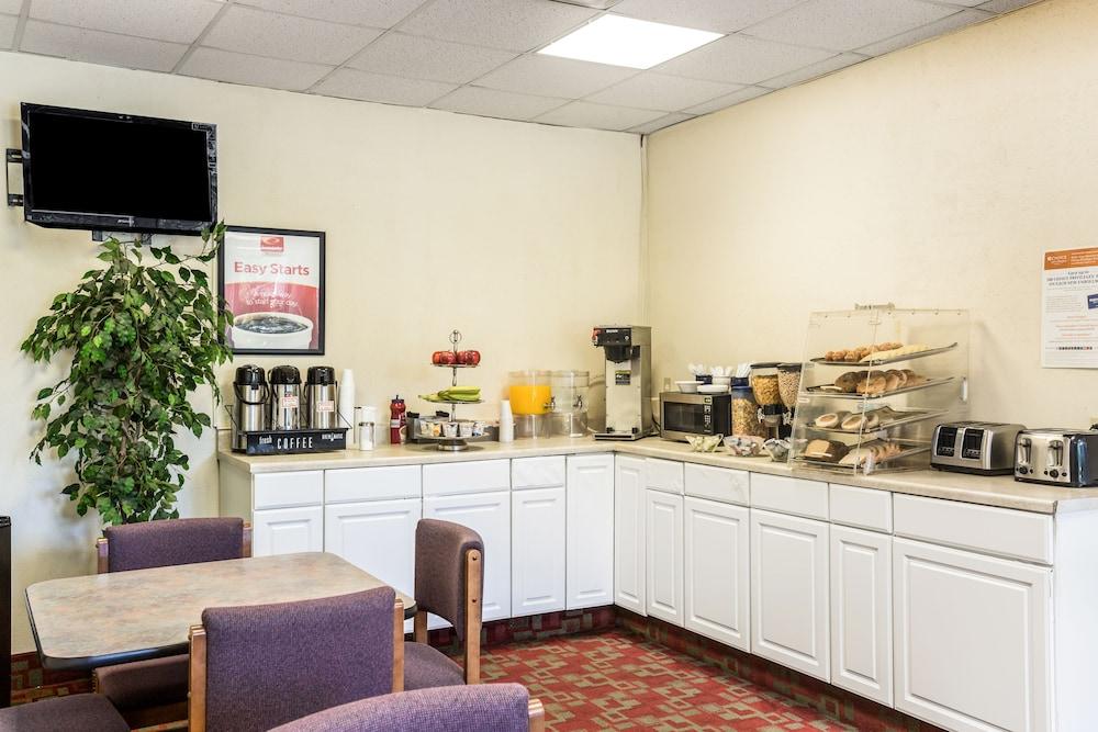 Econo Lodge Stewart International Airport New Windsor Esterno foto