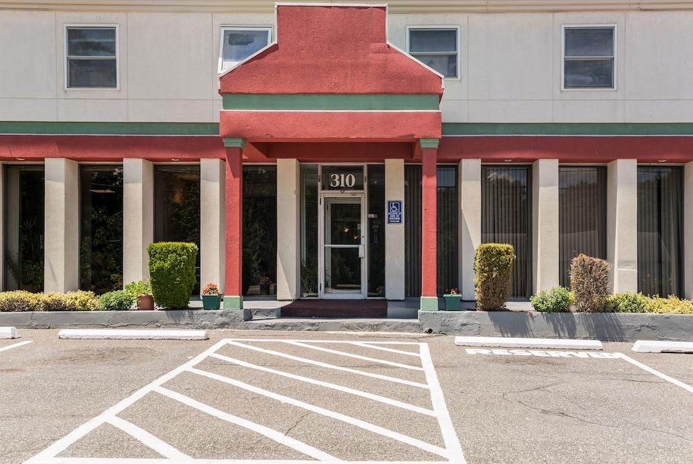 Econo Lodge Stewart International Airport New Windsor Esterno foto